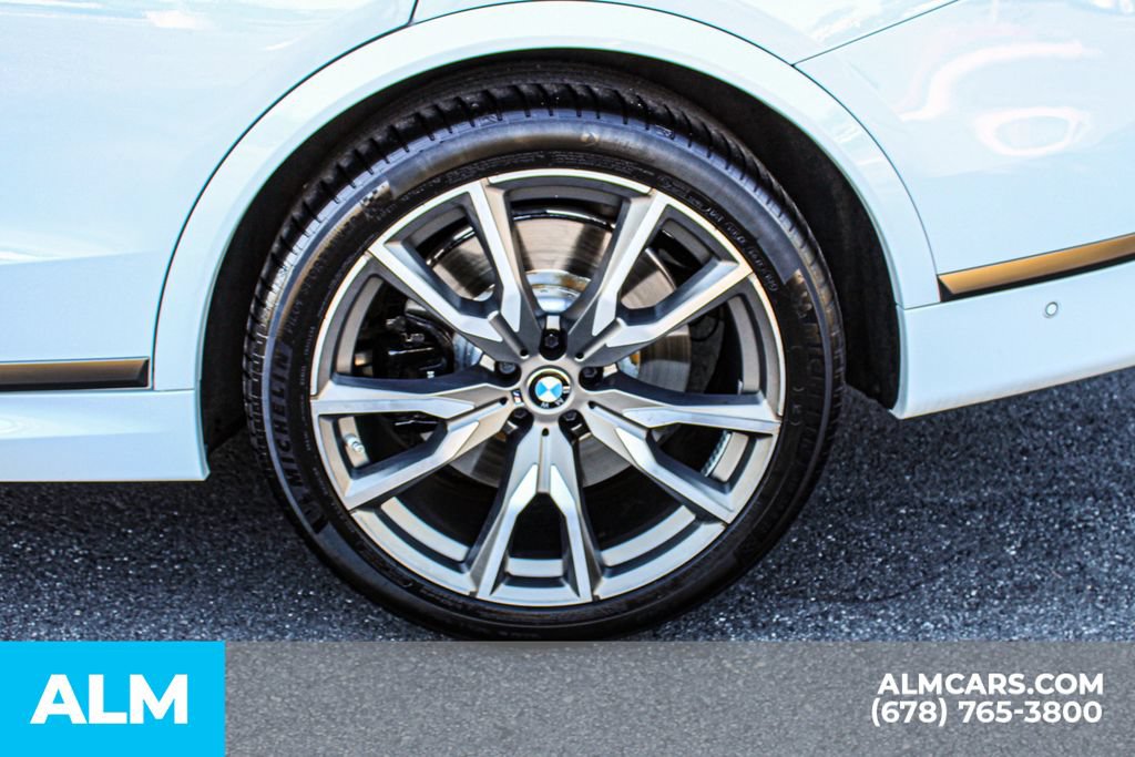 Used 2022 BMW X7 M50i w/ Dynamic Handling Package AWD/4WD image 16