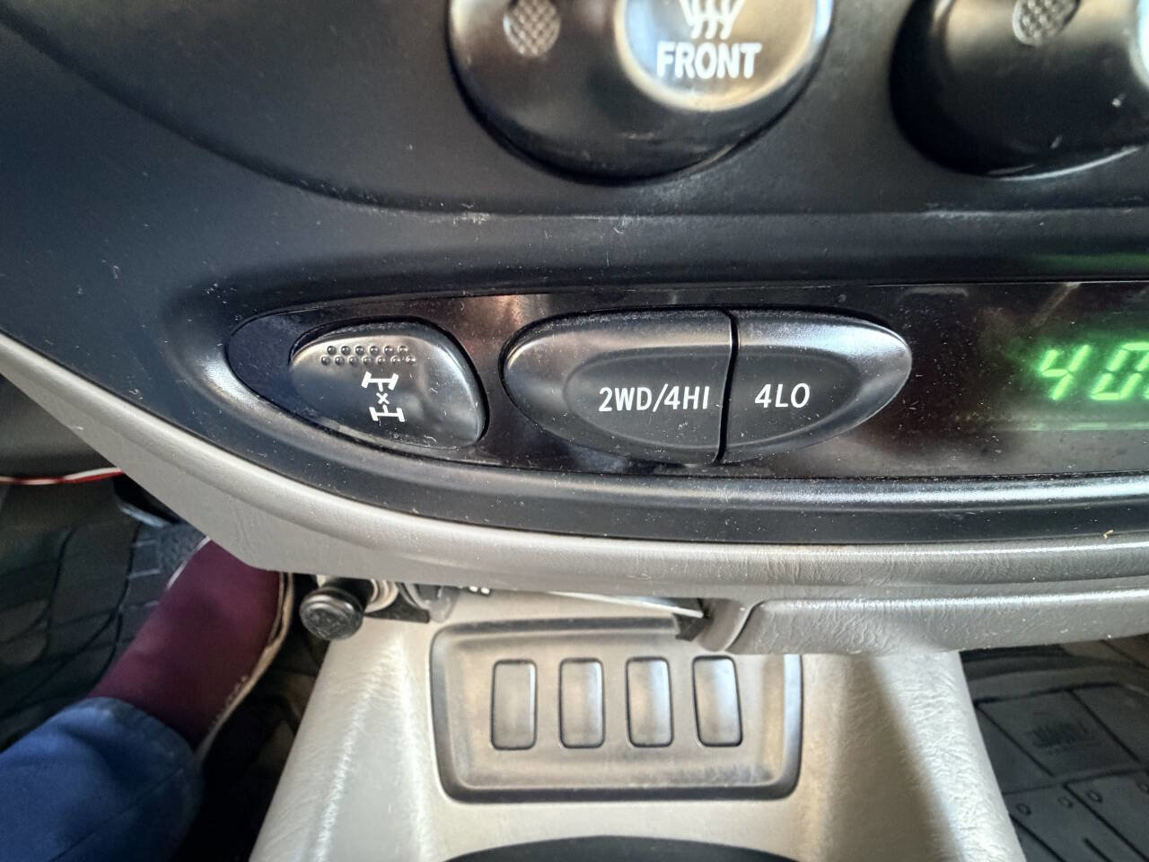 Used 2005 Toyota Sequoia SR5 image 58