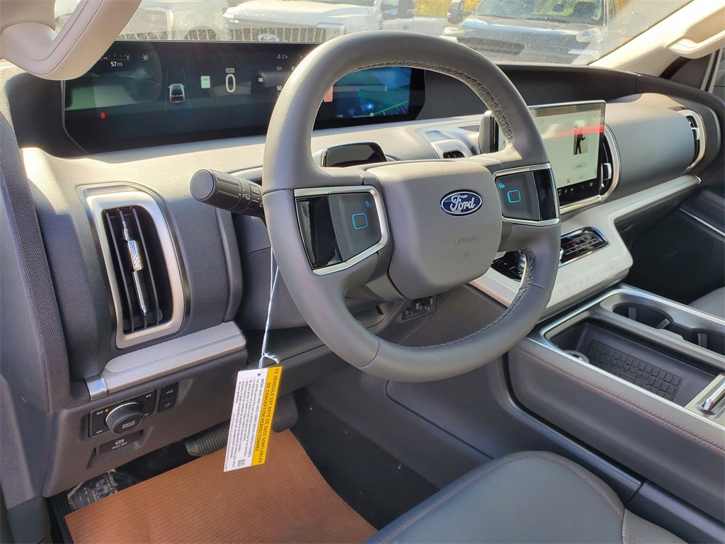 New 2025 Ford Expedition Active image 9