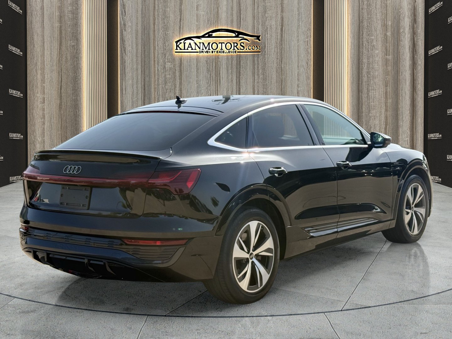 Used 2024 Audi Q8 e-tron Premium Plus w/ Premium Plus Package AWD/4WD image 11