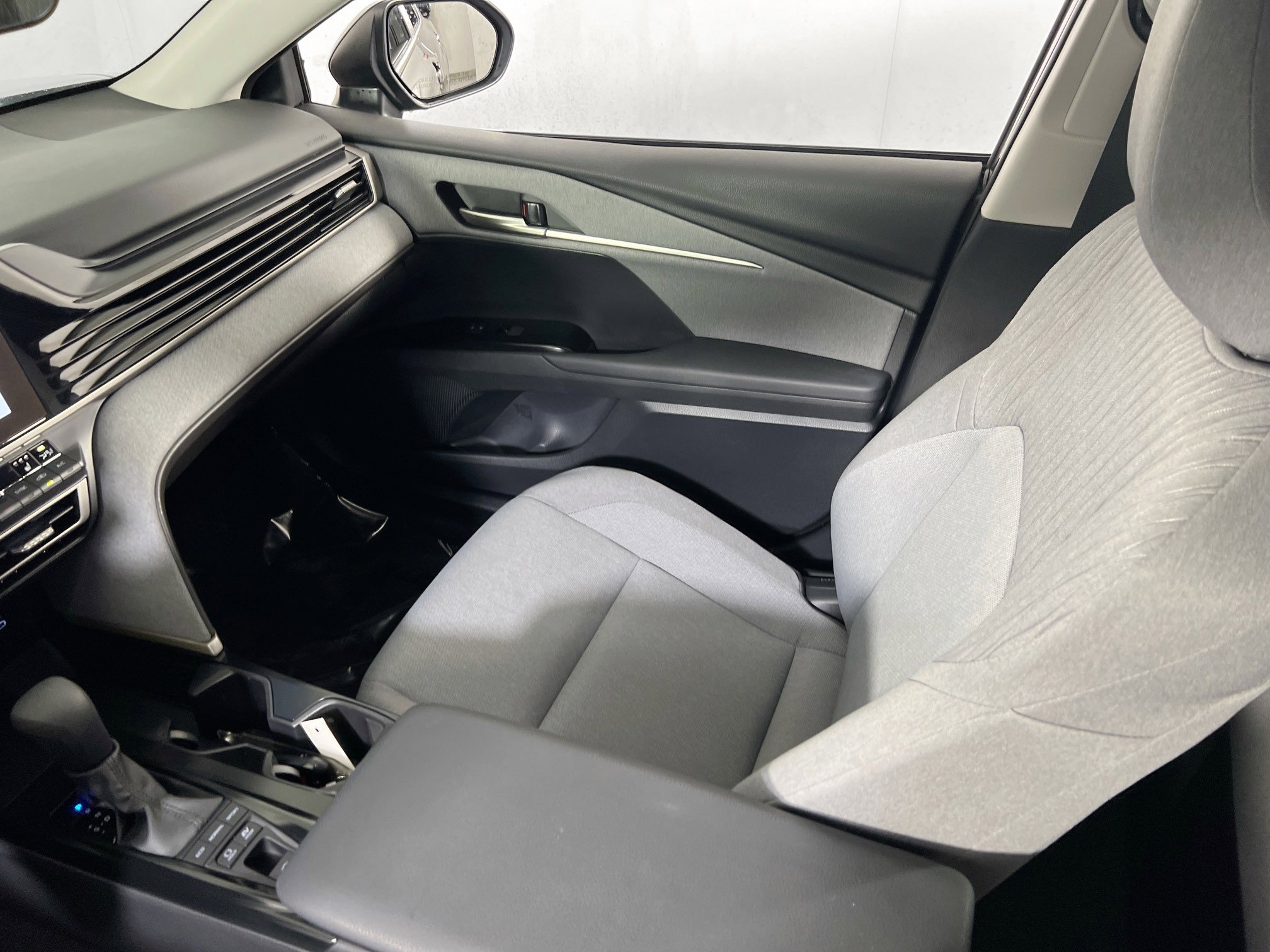 Used 2025 Toyota Camry LE w/ Convenience Package image 22