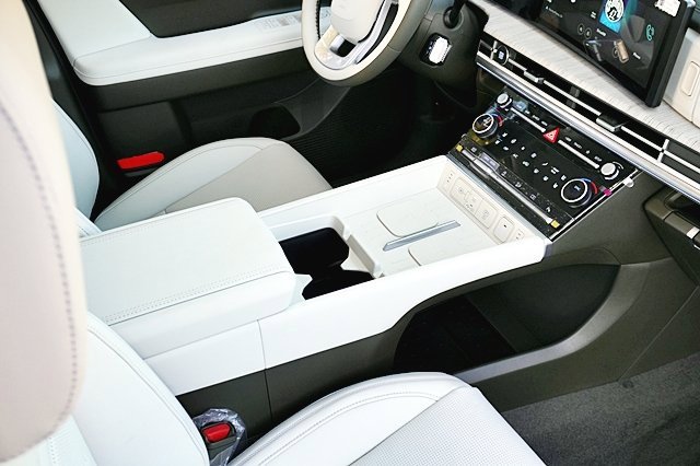 New 2025 Hyundai Santa Fe Calligraphy image 13