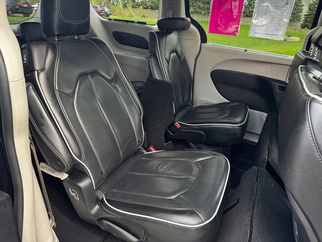 Used 2023 Chrysler Pacifica Limited image 15