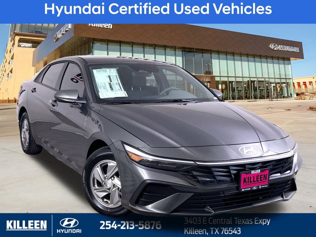 Used 2025 Hyundai Elantra SE image 1