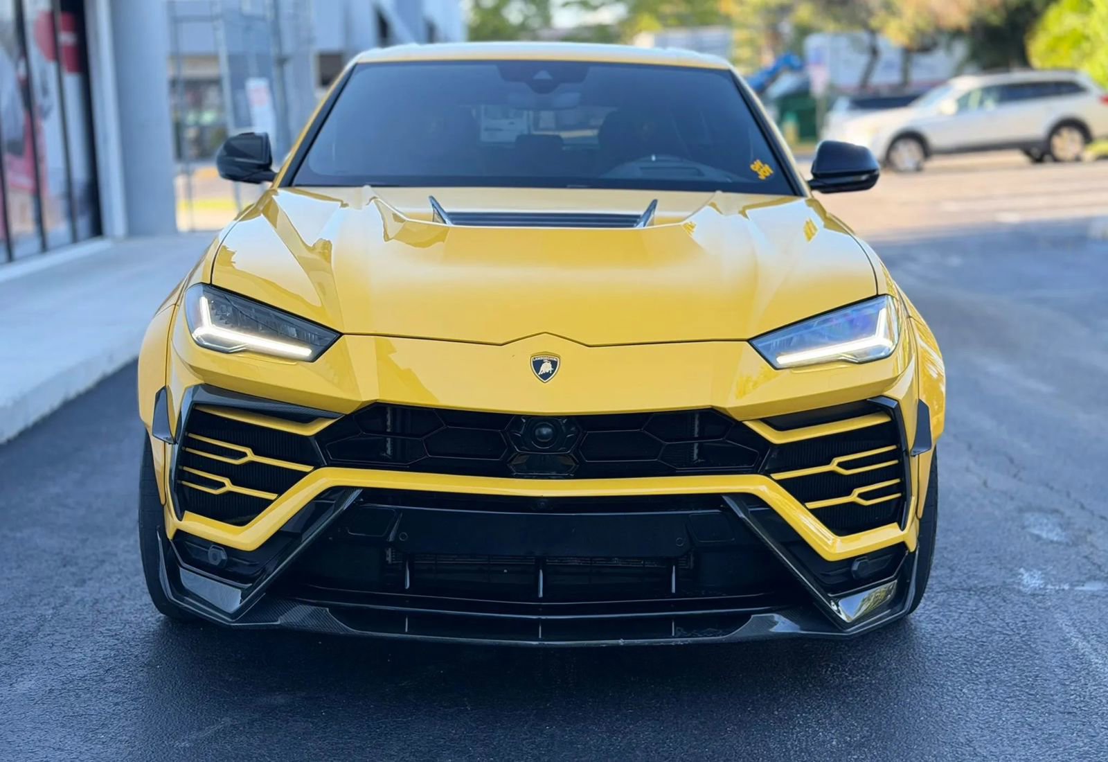 Used 2021 Lamborghini Urus AWD/4WD image 2