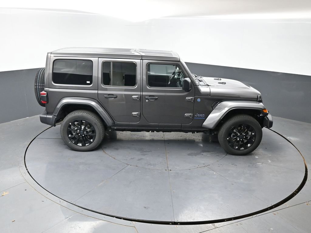 Used 2025 Jeep Wrangler Unlimited Sahara w/ Safety Group AWD/4WD image 14