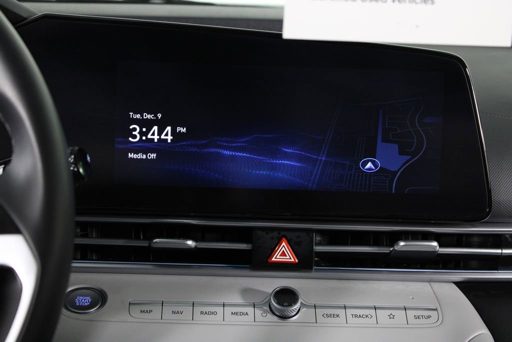 Used 2025 Hyundai Elantra Limited image 7