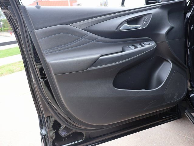 Used 2025 Buick Envista Sport Touring image 40