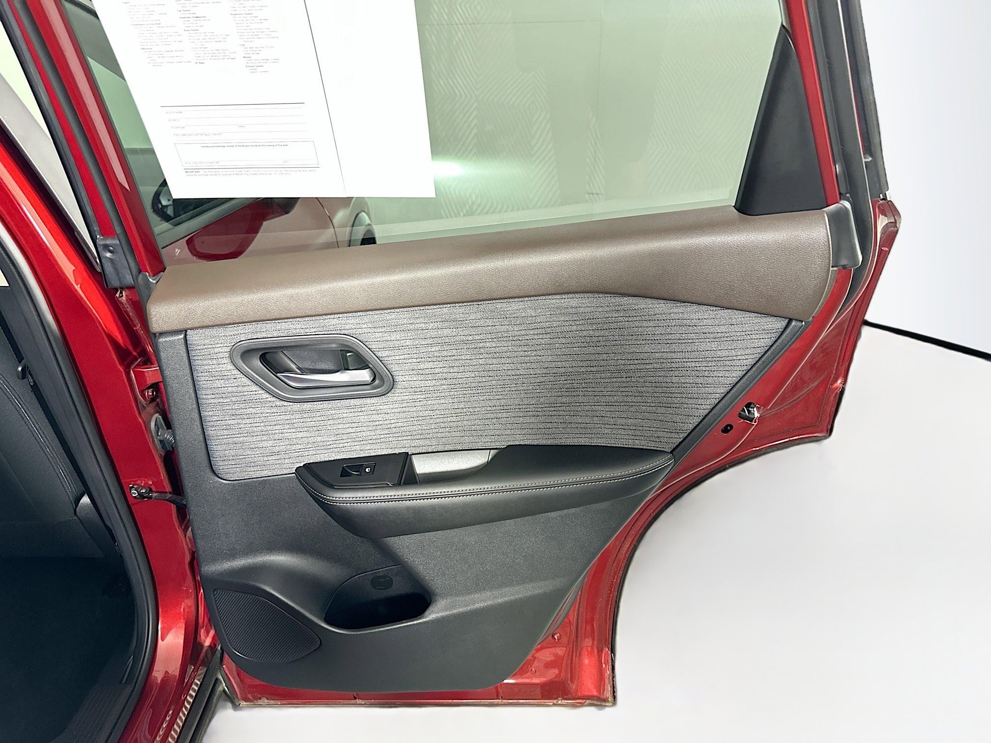 Used 2023 Nissan Rogue SV image 28