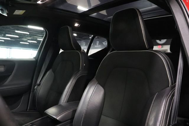 Used 2020 Volvo XC40 T5 R-Design w/ Protection Package Premier image 11