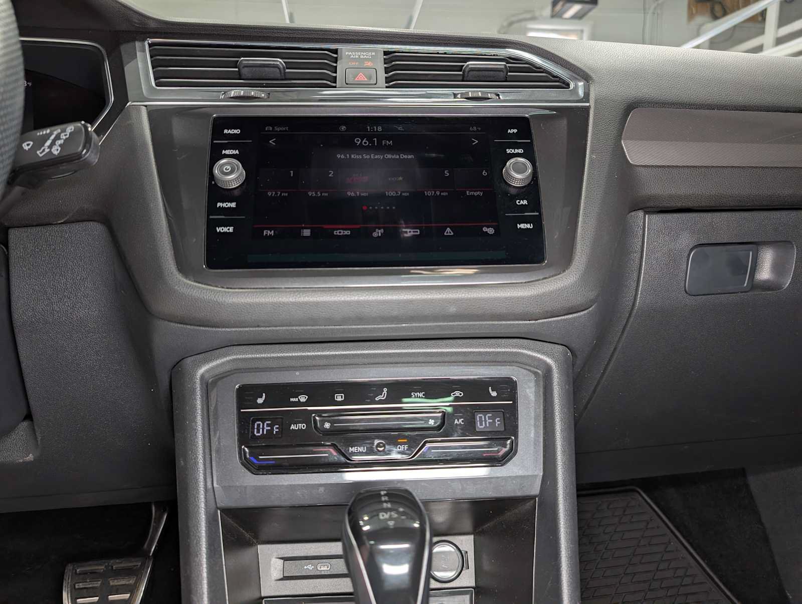 Used 2022 Volkswagen Tiguan SE R-Line AWD/4WD image 34