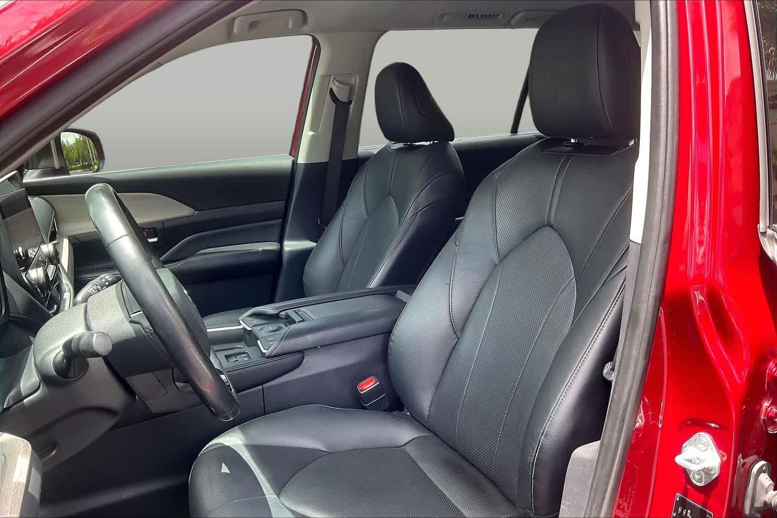 Certified 2024 Toyota Grand Highlander FWD image 26