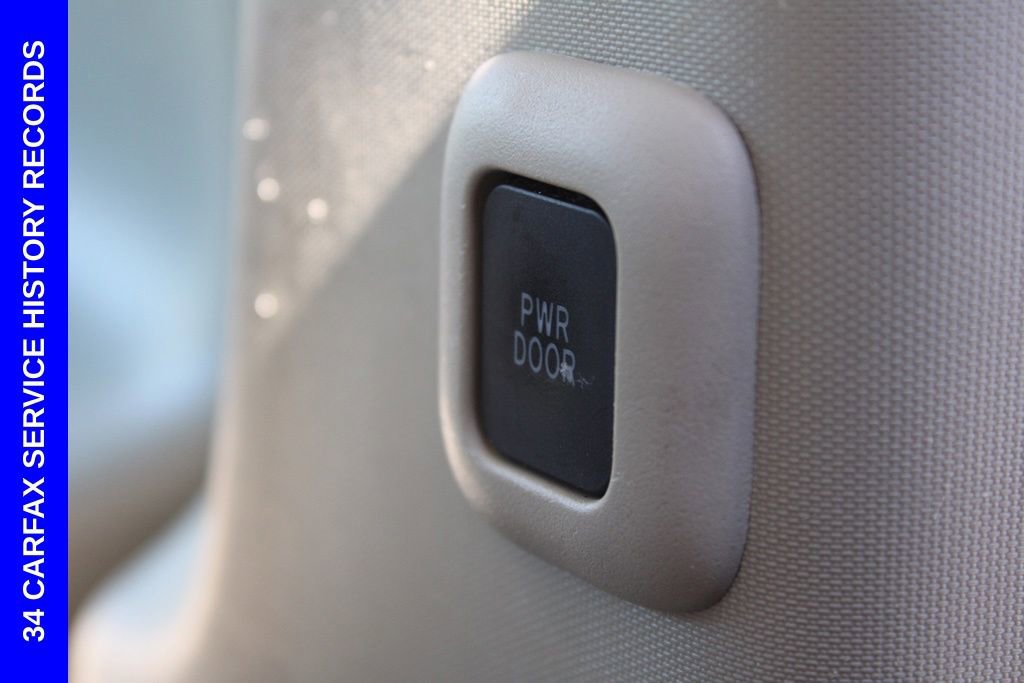 Used 2013 Toyota Sienna LE w/ Towing Pkg image 22