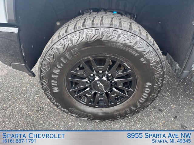 Used 2024 Chevrolet Silverado 2500 ZR2 w/ Technology Package AWD/4WD image 11