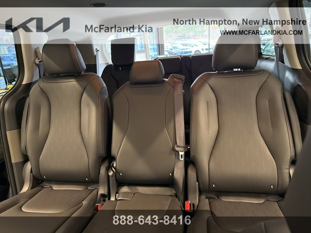 Used 2026 Kia Carnival EX image 15