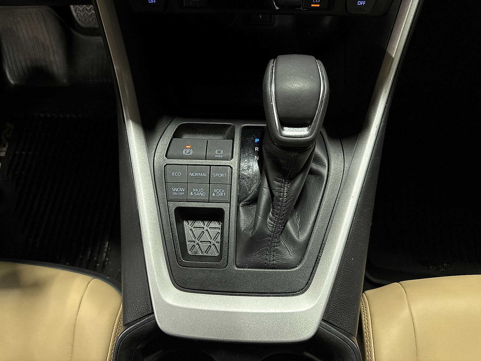 Used 2020 Toyota RAV4 XLE Premium AWD/4WD image 32