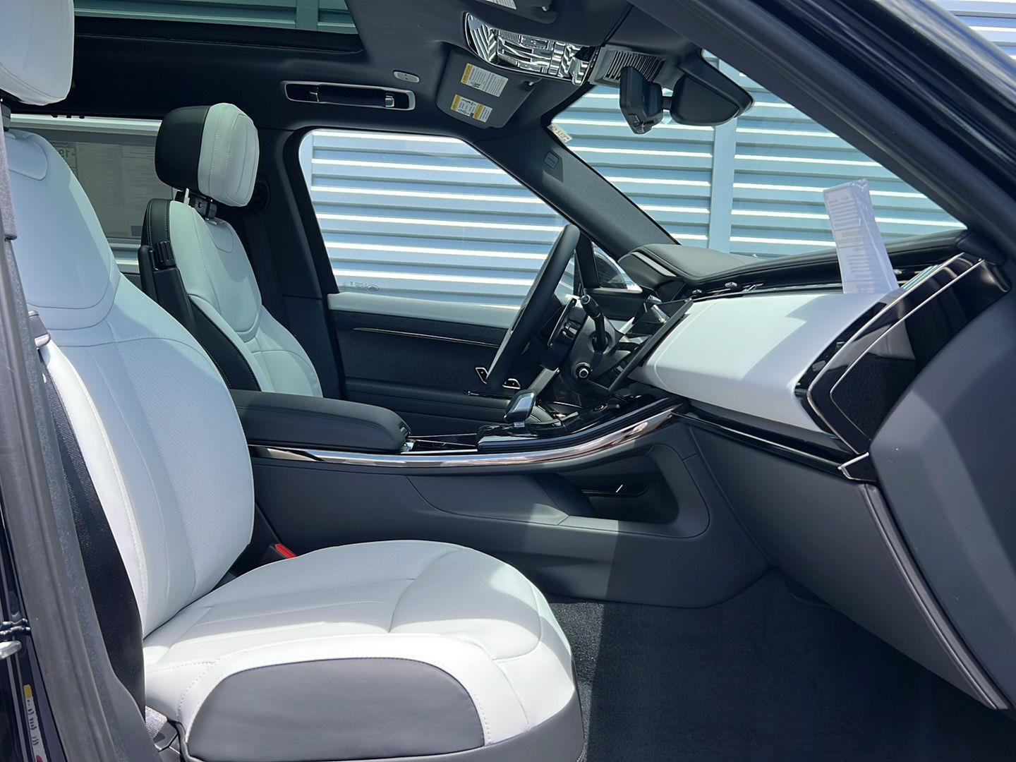 New 2026 Land Rover Range Rover Sport Dynamic SE AWD/4WD image 26