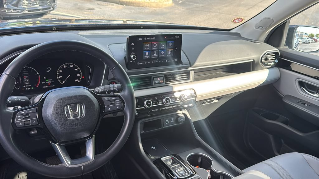 Certified 2025 Honda Pilot Touring image 11