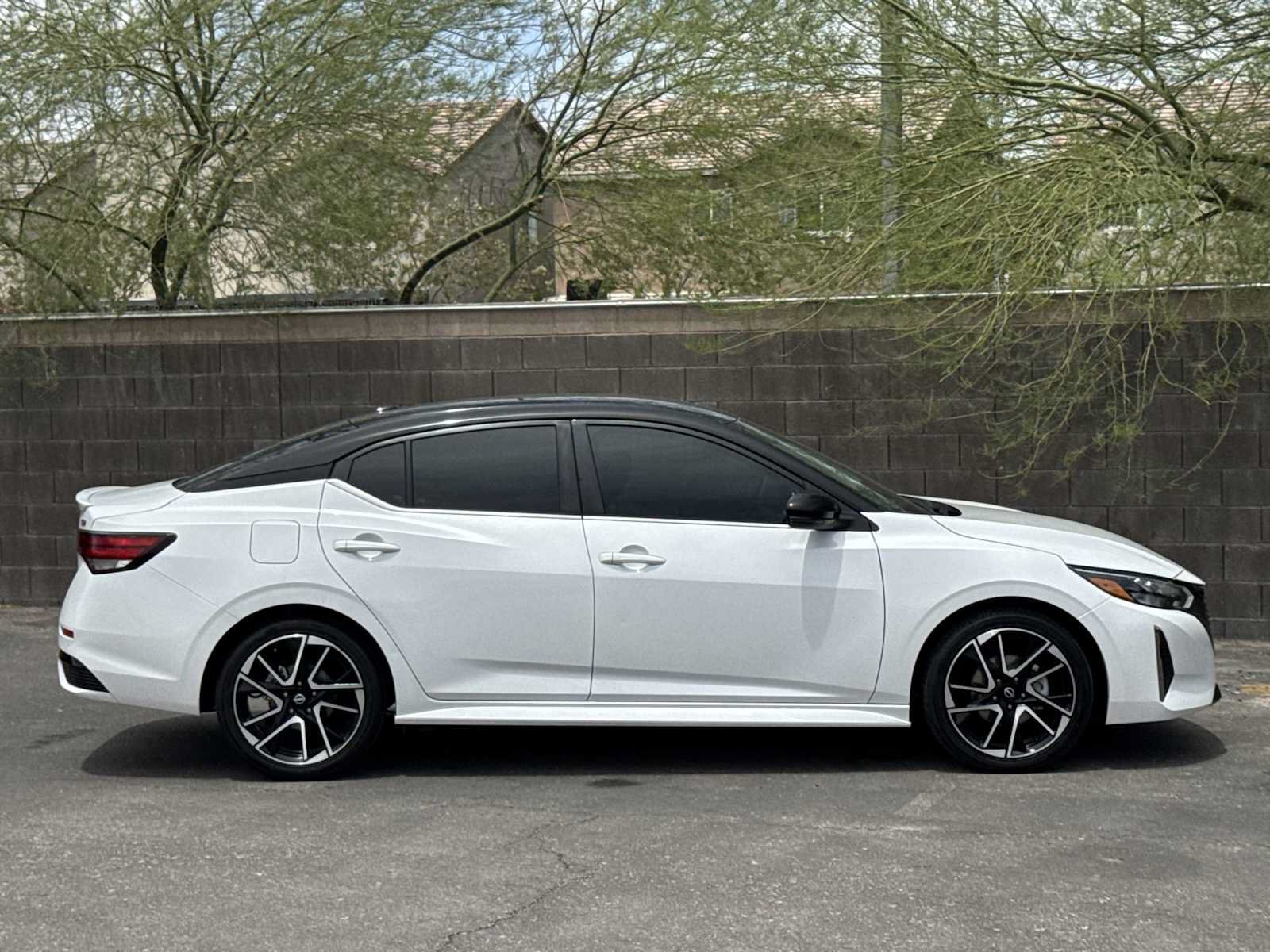 Used 2024 Nissan Sentra SR FWD image 9