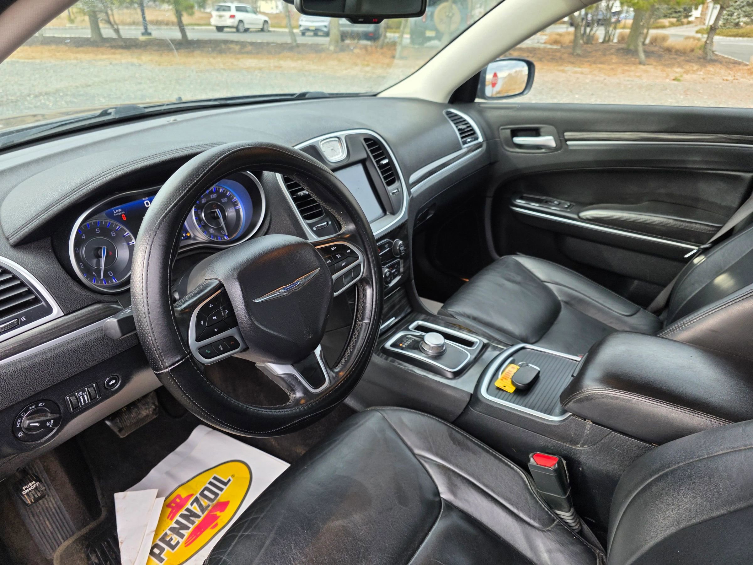 Used 2018 Chrysler 300 Touring L RWD image 10