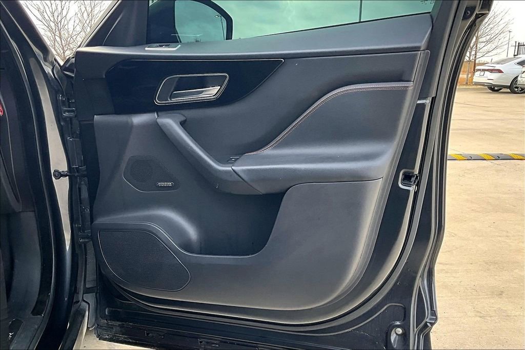 Used 2018 Jaguar F-PACE Prestige image 23