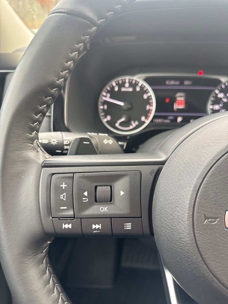 Used 2024 Nissan Pathfinder SV image 22