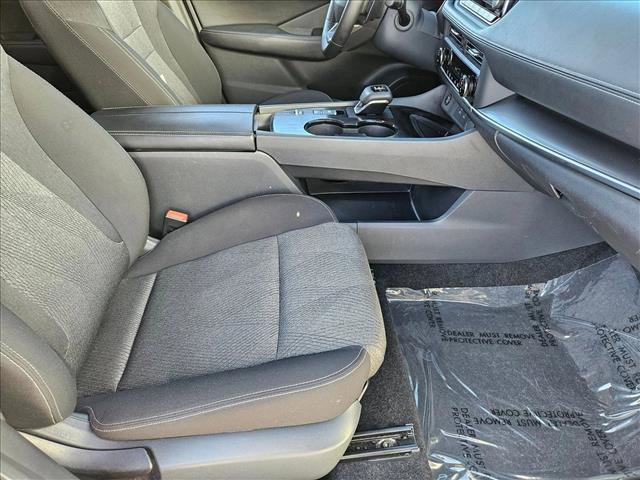 Used 2025 Nissan Rogue SV image 19