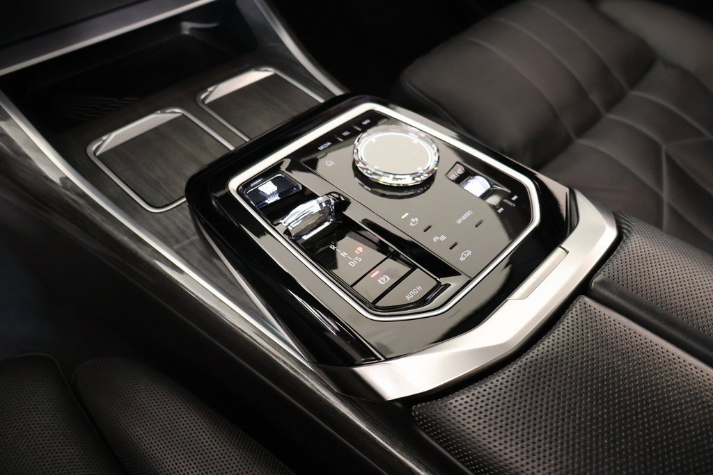 Used 2023 BMW 760i xDrive image 10