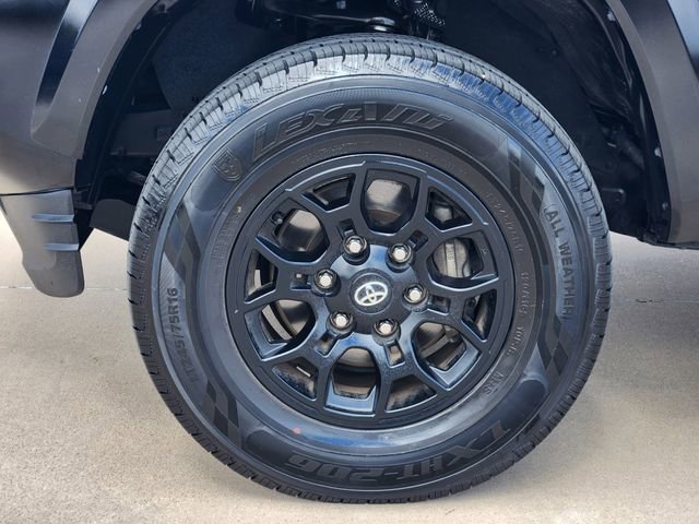 Used 2022 Toyota Tacoma SR5 w/ Technology Package image 8
