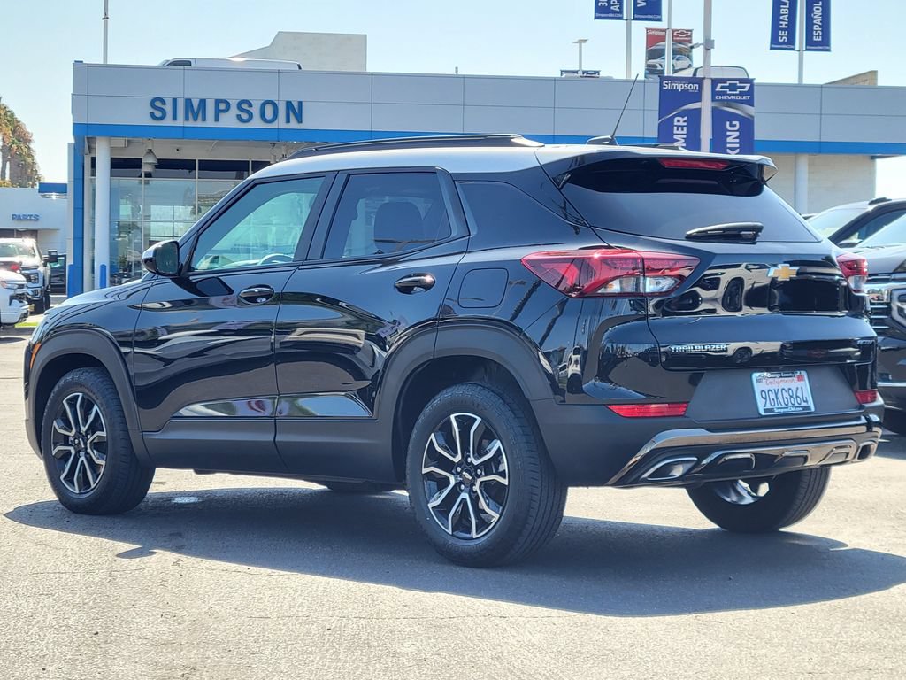 Used 2023 Chevrolet TrailBlazer ACTIV w/ Convenience Package FWD image 2