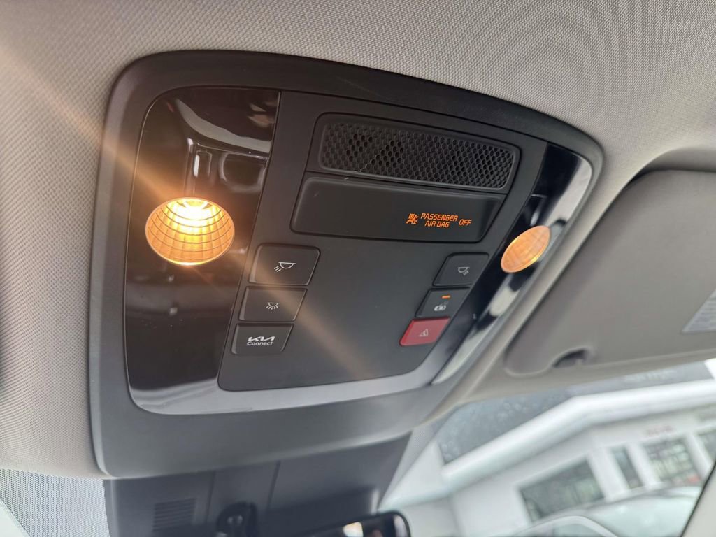 Used 2023 Kia Carnival EX image 29