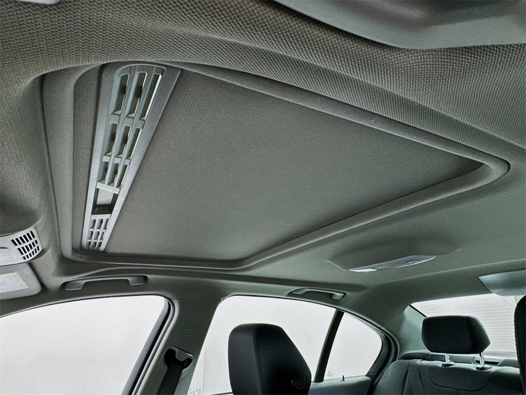 Used 2018 BMW 320i xDrive Sedan image 17