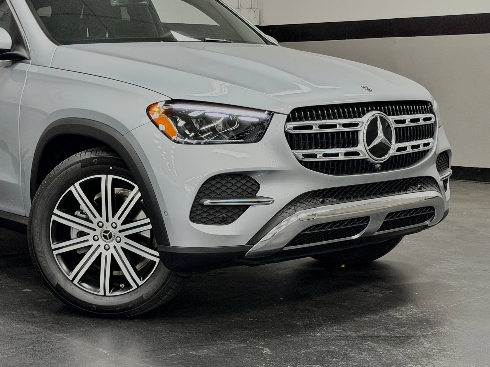 Used 2026 Mercedes-Benz GLE 350 4MATIC image 3