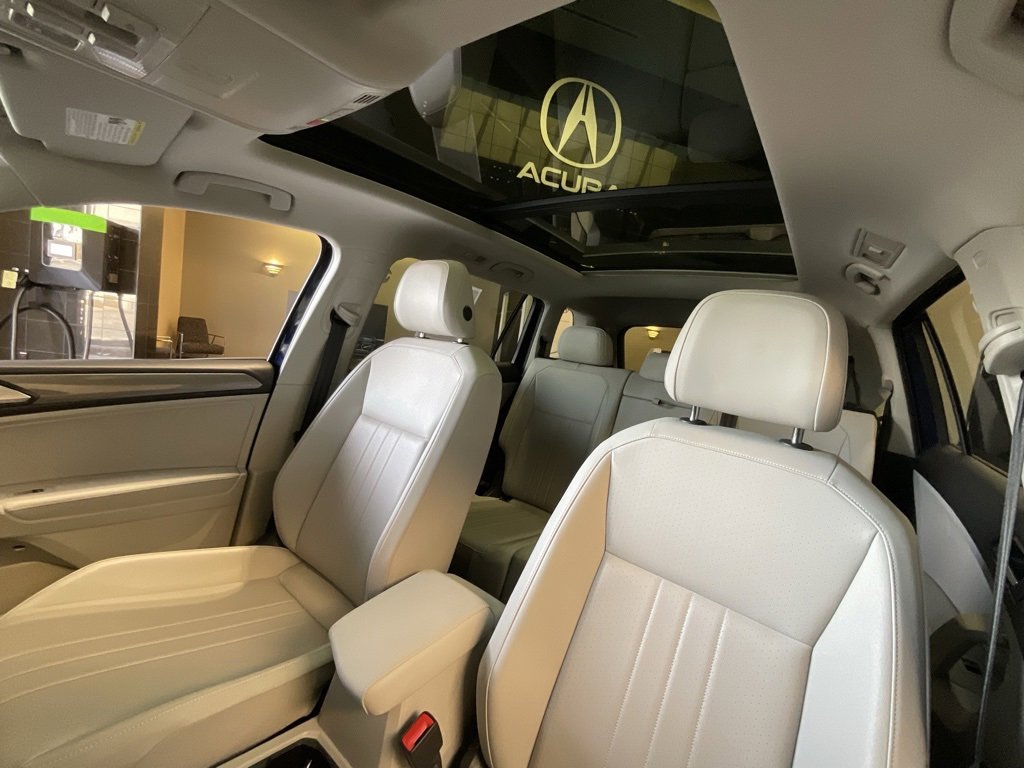 Used 2023 Volkswagen Tiguan SE w/ Panoramic Sunroof Package image 10