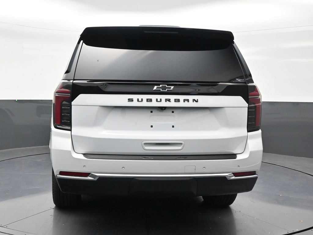 Used 2025 Chevrolet Suburban LS RWD image 4