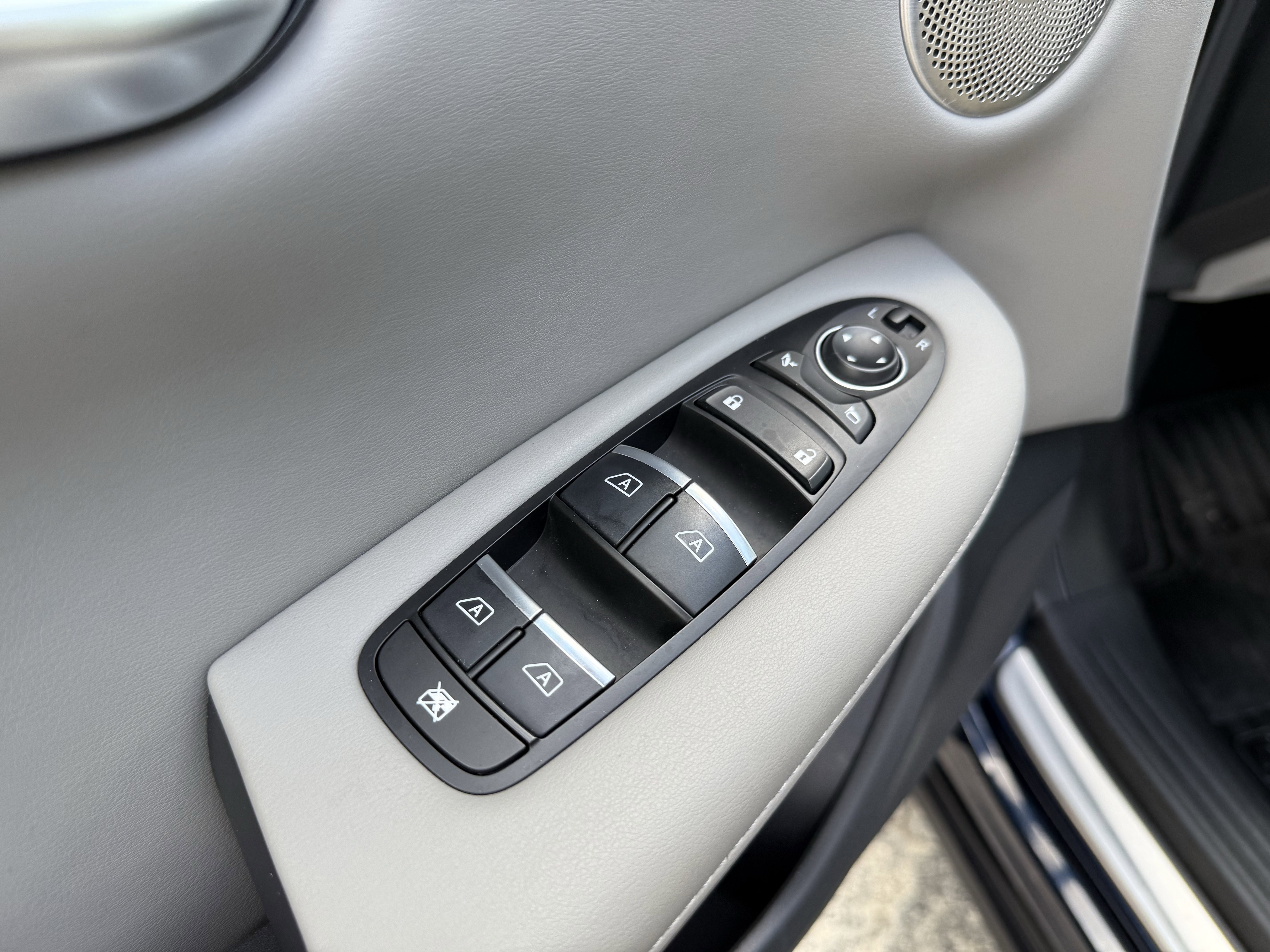 Certified 2024 INFINITI QX50 Luxe FWD image 8