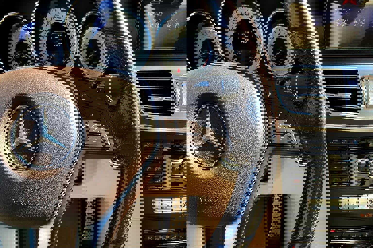 Used 2015 Mercedes-Benz E 350 4MATIC Sedan image 25