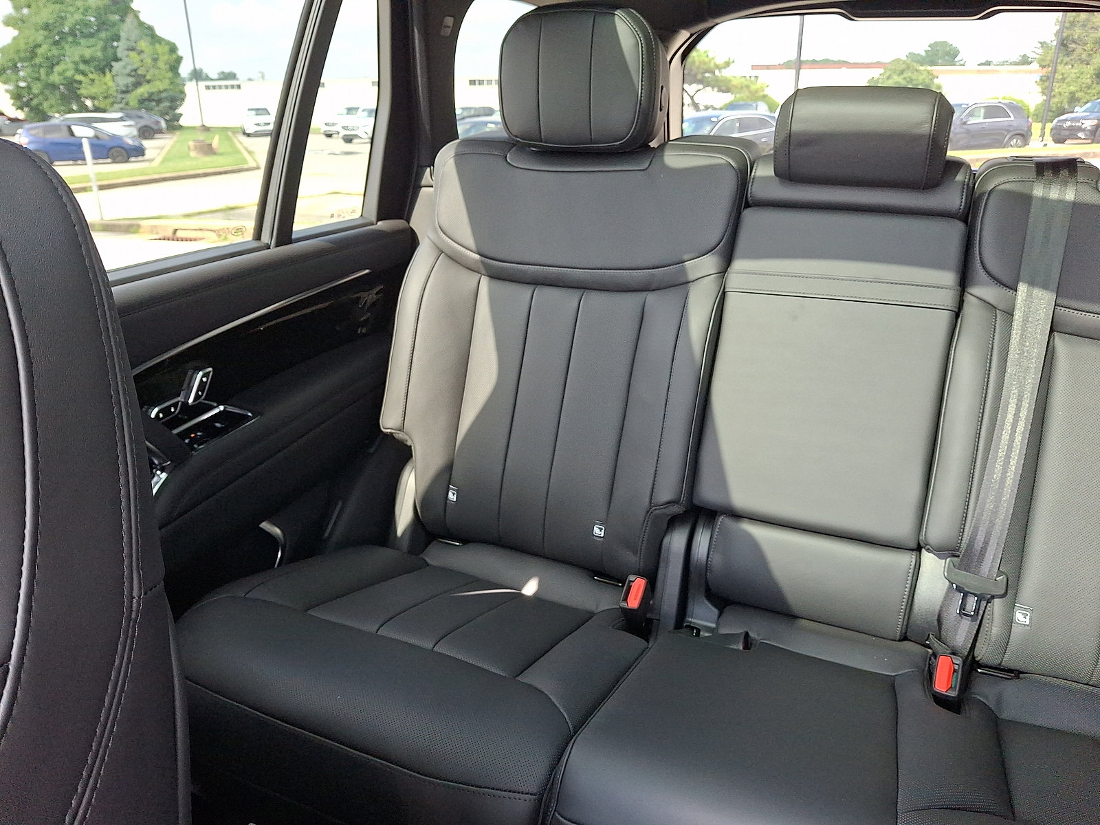 New 2026 Land Rover Range Rover Long Wheelbase SE AWD/4WD image 5