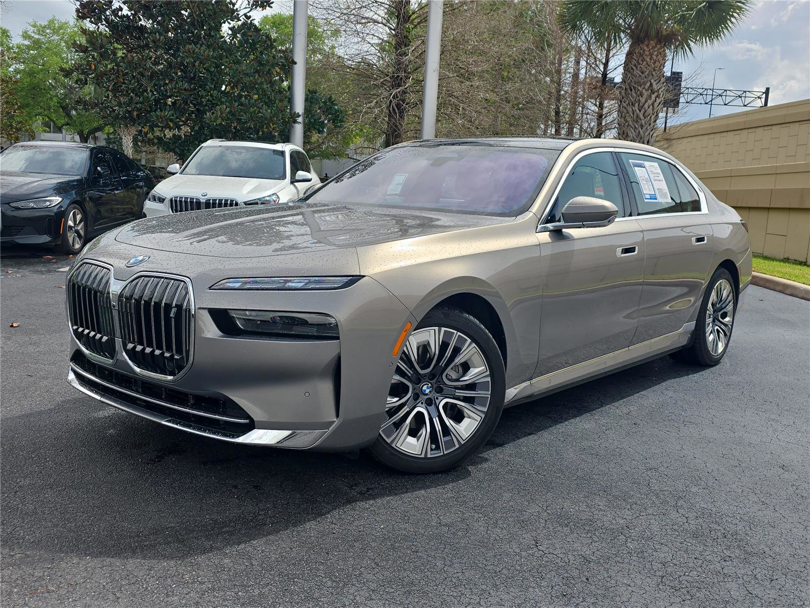 Certified 2025 BMW i7 xDrive60 w/ Executive Package image 27