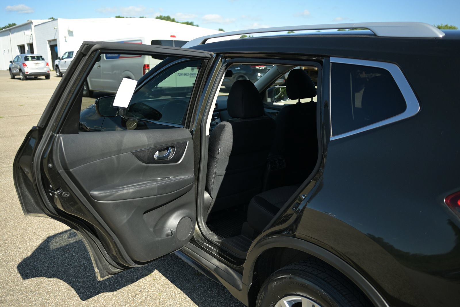 Used 2017 Nissan Rogue SV AWD/4WD image 32