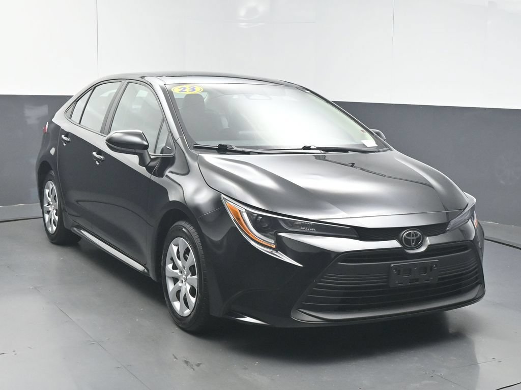 Used 2023 Toyota Corolla LE FWD image 2