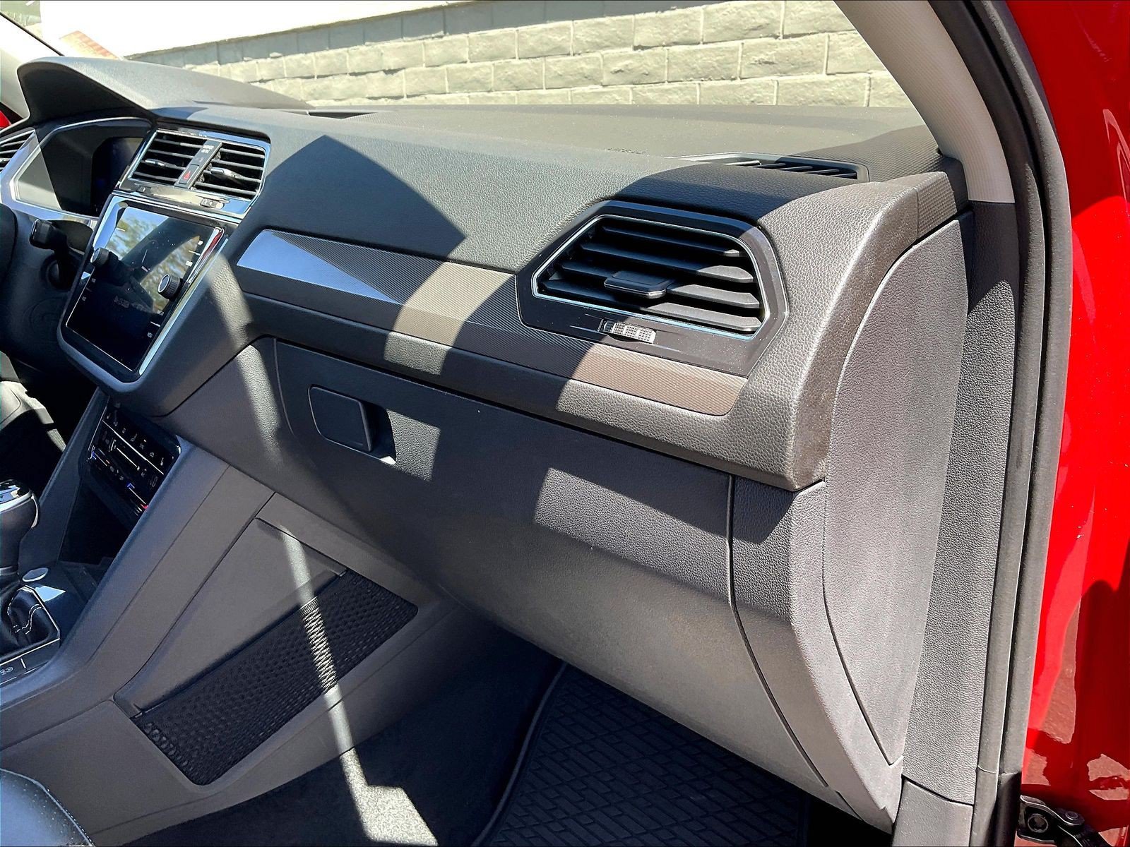 Certified 2023 Volkswagen Tiguan SE FWD image 16