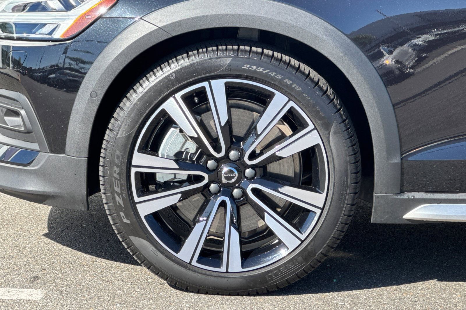 Used 2025 Volvo V60 B5 Cross Country Ultra w/ Protection Package Premier image 33