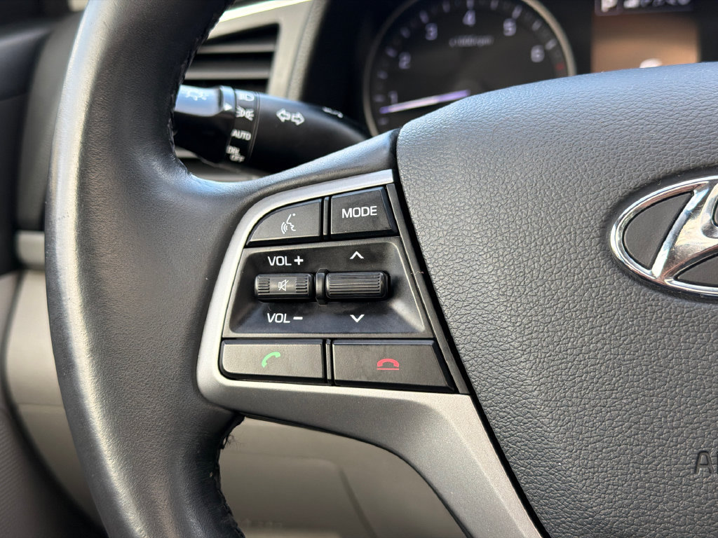 Used 2017 Hyundai Elantra Limited w/ Limited Tech Package 04 FWD image 22