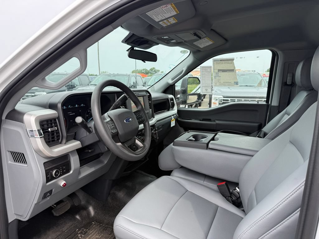 New 2026 Ford F550 4x4 Regular Cab Super Duty image 5