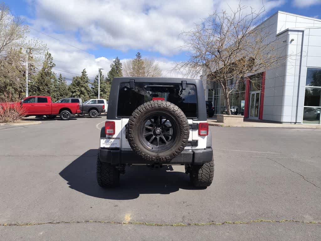 Used 2015 Jeep Wrangler Unlimited Rubicon w/ Connectivity Group image 4