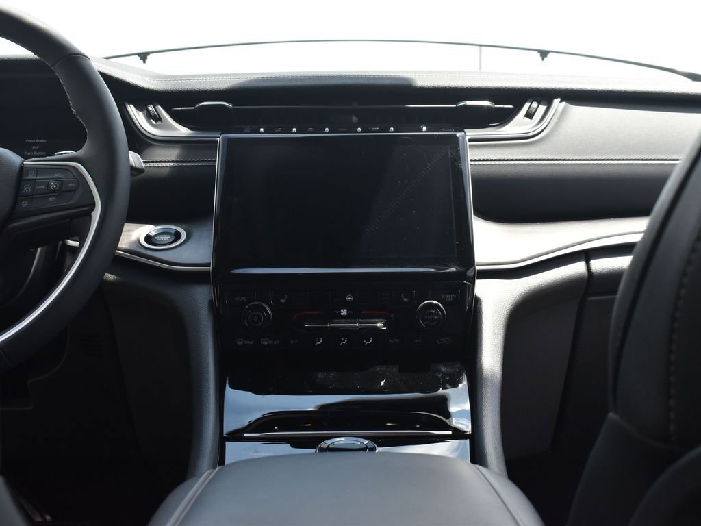 Used 2023 Jeep Grand Cherokee L Limited w/ Trailer Tow Group (B) image 36