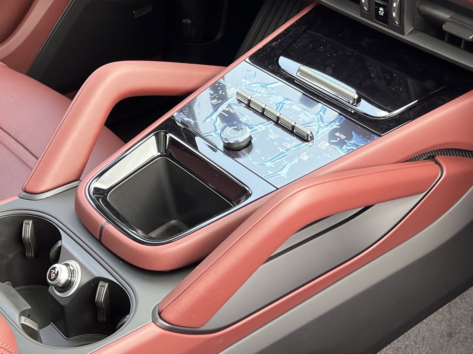 New 2026 Porsche Cayenne image 32