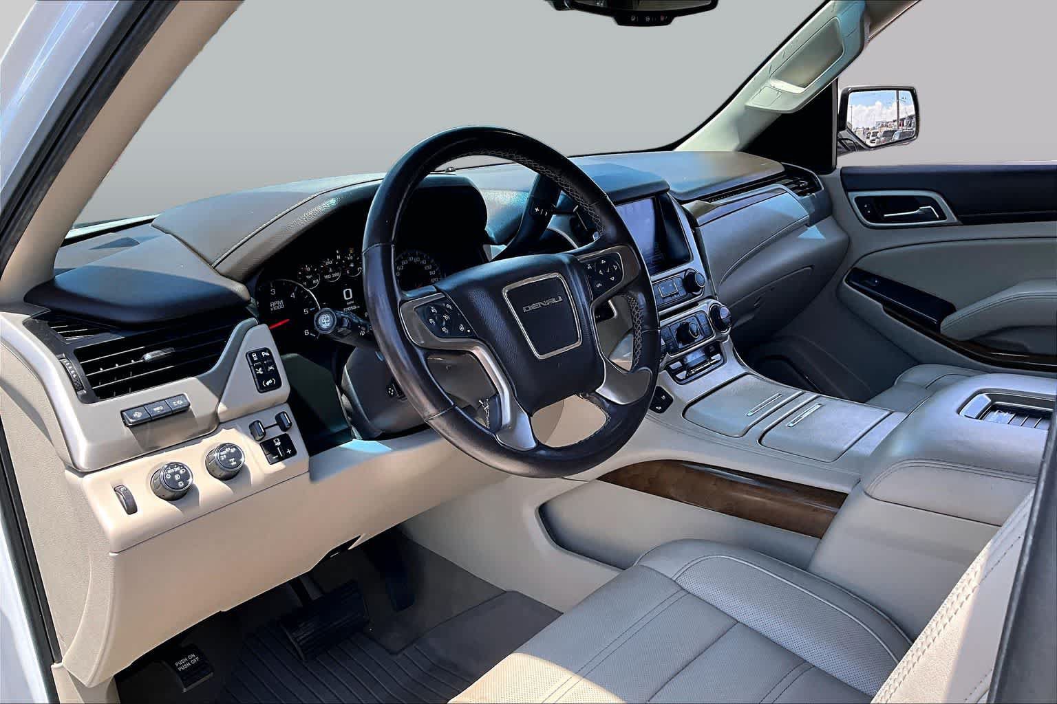 Used 2019 GMC Yukon Denali w/ Denali Ultimate Package AWD/4WD image 18