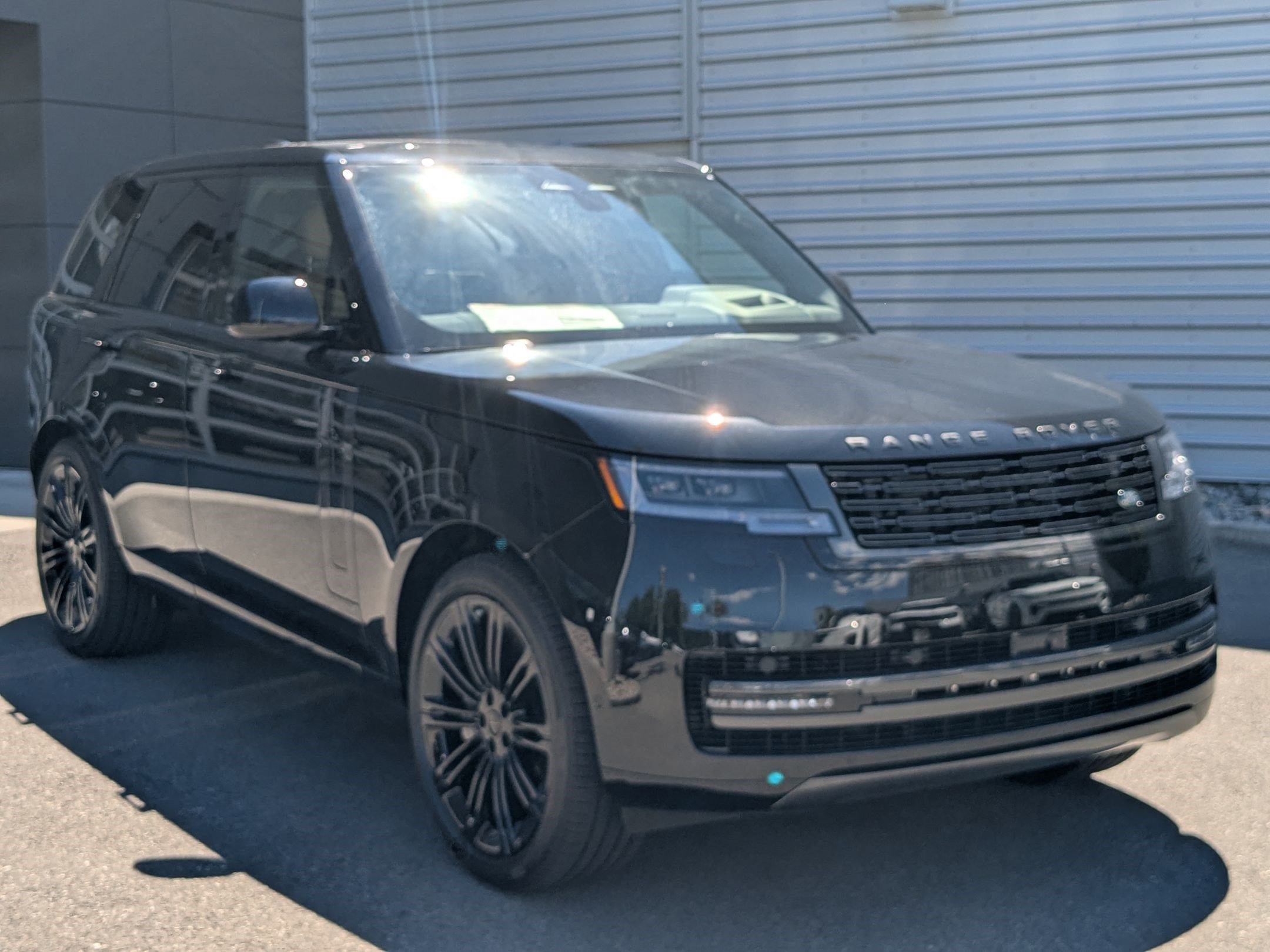 New 2026 Land Rover Range Rover SE AWD/4WD image 3